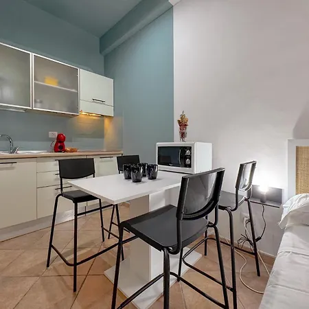 Monolocale Moderno E Funzionale By Host Hero *